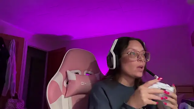 Snapshot of SpaceCowWhore chatting on 21, 9, 2025 SpaceCowWhore online show from 21, 9, 2025