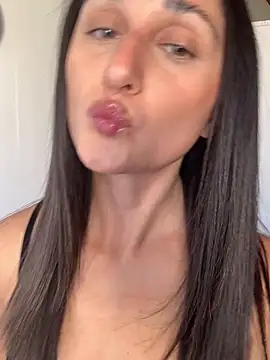 luci brecman online show from 22, 4, 2026