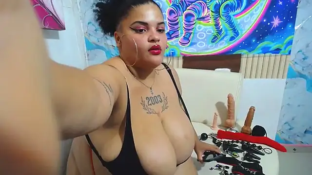 Snapshot of latina_bigboos25 chatting on 15, 10, 2025 latina bigboos25 online show from 15, 10, 2025