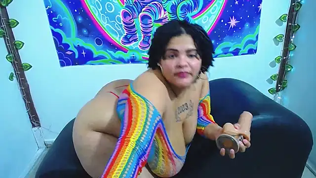 Snapshot of latina_bigboos25 chatting on 27, 11, 2025 latina bigboos25 online show from 27, 11, 2025