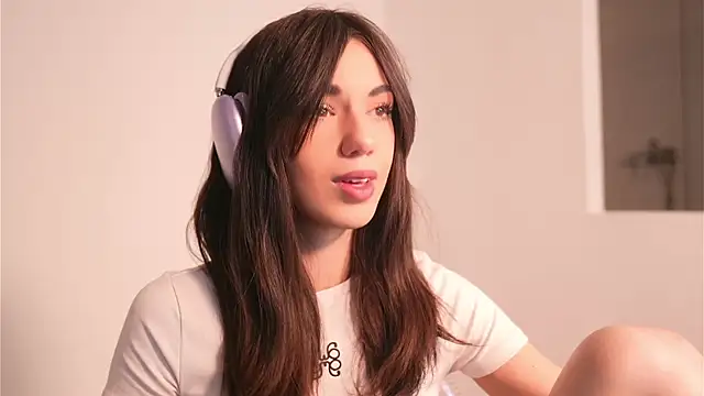 mystica  online show from 3, 11, 2025