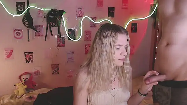 Snapshot of Your_Horny_Friends chatting on 18, 10, 2025 Your Horny Friends online show from 18, 10, 2025