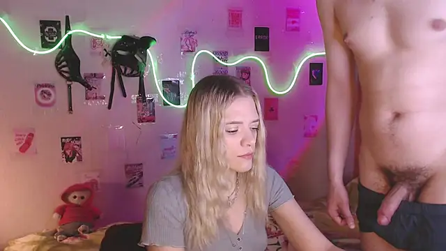 Snapshot of Your_Horny_Friends chatting on 16, 10, 2025 Your Horny Friends online show from 16, 10, 2025