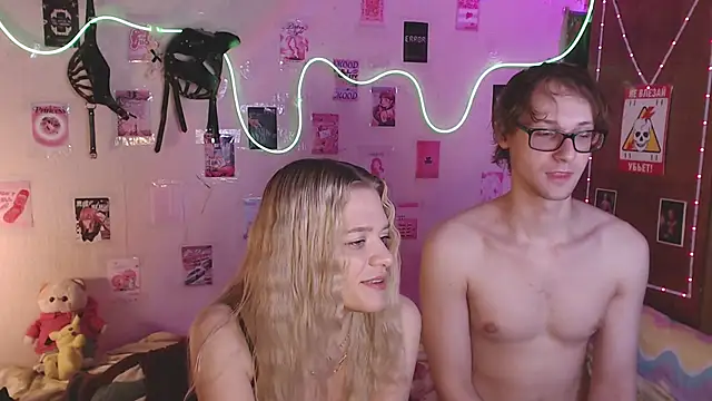 Snapshot of Your_Horny_Friends chatting on 8, 10, 2025 Your Horny Friends online show from 8, 10, 2025