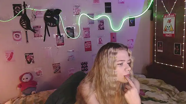 Snapshot of Your_Horny_Friends chatting on 1, 11, 2025 Your Horny Friends online show from 1, 11, 2025