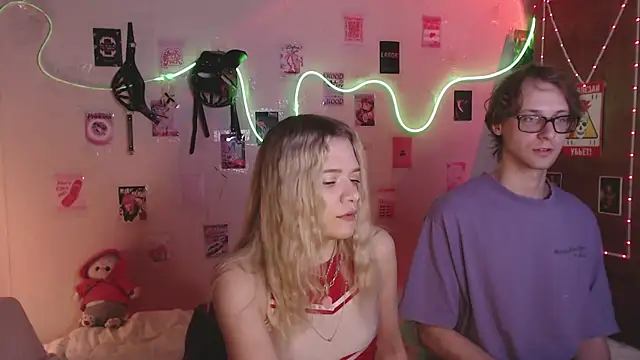 Snapshot of Your_Horny_Friends chatting on 28, 10, 2025 Your Horny Friends online show from 28, 10, 2025