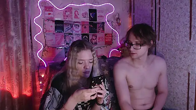 Snapshot of Your_Horny_Friends chatting on 22, 11, 2025 Your Horny Friends online show from 22, 11, 2025