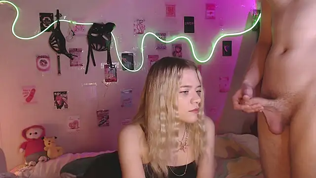 Snapshot of Your_Horny_Friends chatting on 30, 10, 2025 Your Horny Friends online show from 30, 10, 2025