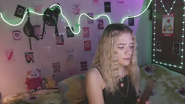 Snapshot of Your_Horny_Friends chatting on 4, 11, 2025 Your Horny Friends online show from 4, 11, 2025