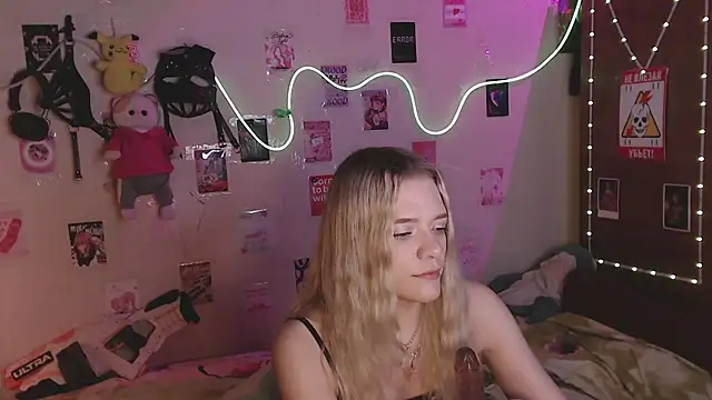 Snapshot of Your_Horny_Friends chatting on 3, 11, 2025 Your Horny Friends online show from 3, 11, 2025