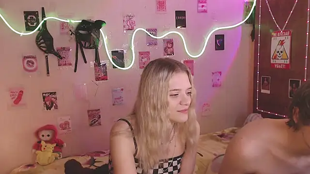 Snapshot of Your_Horny_Friends chatting on 17, 10, 2025 Your Horny Friends online show from 17, 10, 2025