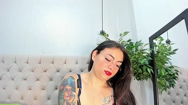 Mia Collivens online show from 13, 9, 2025
