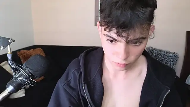 Snapshot of lukeboyce33 chatting on 12, 3, 2025 lukeboyce33 online show from 12, 3, 2025