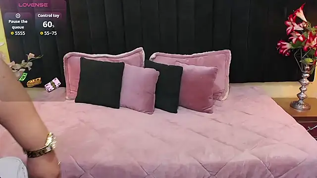 Snapshot of ailyn_maury chatting on 24, 10, 2025 ailyn maury online show from 24, 10, 2025