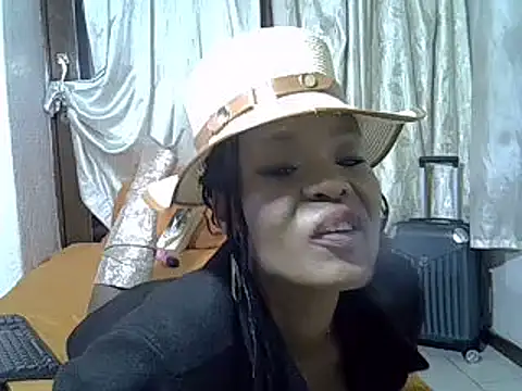 DevineChic online show from 18, 3, 2025