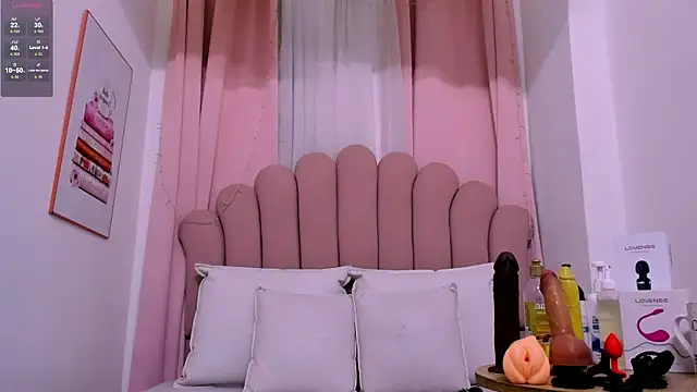 NicoleMadrird online show from 4, 4, 2026