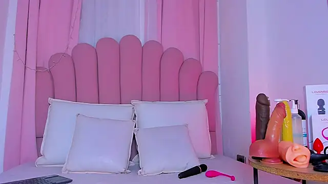 NicoleMadrird online show from 4, 3, 2026