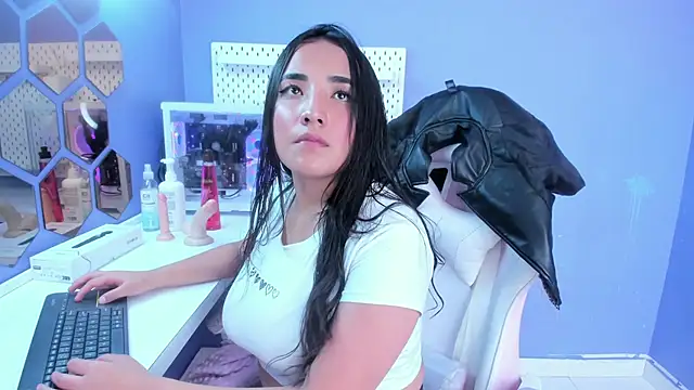 Alice 26  online show from 28, 11, 2025