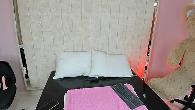 Alice 26  online show from 10, 9, 2025