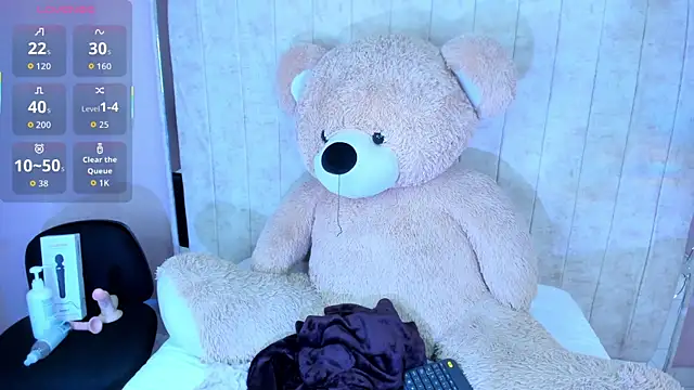 Alice 26  online show from 13, 11, 2025