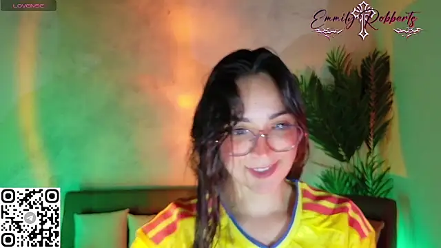 Snapshot of Emmi_Roberts chatting on 28, 6, 2026 Emmi Roberts online show from 28, 6, 2026