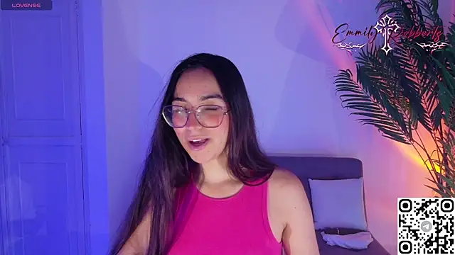 Snapshot of Emmi_Roberts chatting on 5, 7, 2026 Emmi Roberts online show from 5, 7, 2026
