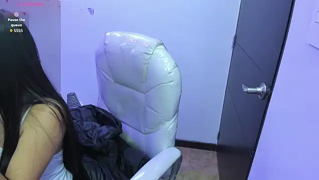 Pretty Johnson  online show from 12, 3, 2026