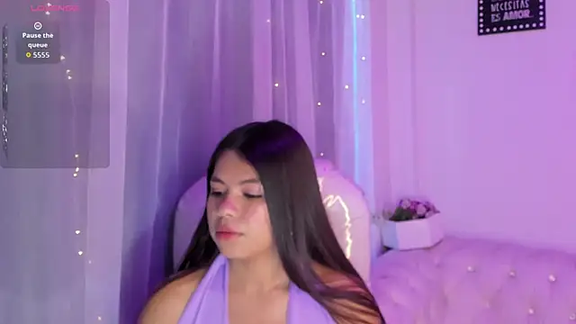 Snapshot of Pretty_Johnson_ chatting on 7, 11, 2025 Pretty Johnson online show from 7, 11, 2025