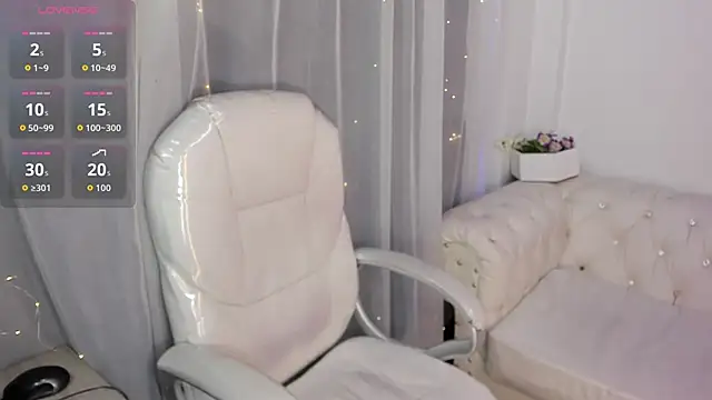 Snapshot of Pretty_Johnson_ chatting on 6, 11, 2025 Pretty Johnson online show from 6, 11, 2025