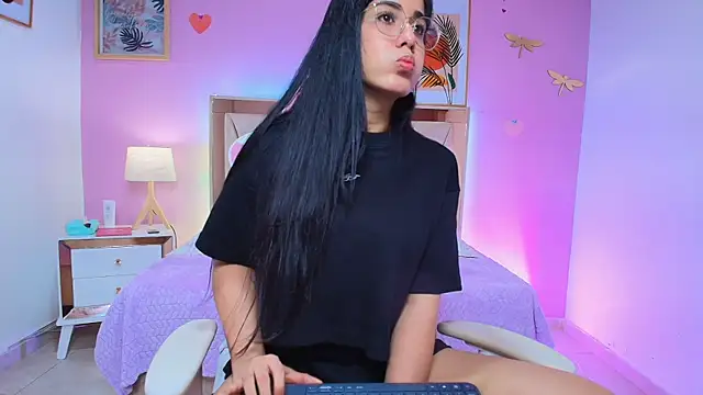 krystal stonee online show from 22, 3, 2025