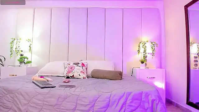 Snapshot of princesssammy2 chatting on 17, 10, 2025 princesssammy2 online show from 17, 10, 2025