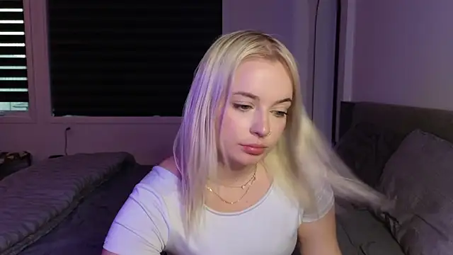 margot robbie7 online show from 8, 10, 2025