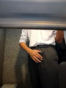 Snapshot of ikeike-kun chatting on 17, 11, 2025 ikeike-kun online show from 17, 11, 2025