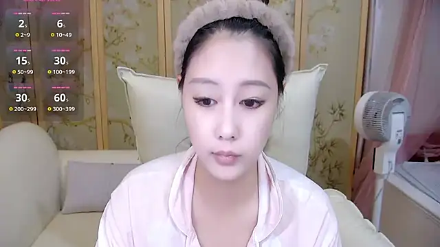 Snapshot of Xiaoxuan-baby chatting on 13, 10, 2025 Xiaoxuan-baby online show from 13, 10, 2025
