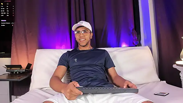 Colstorw  online show from 24, 11, 2025