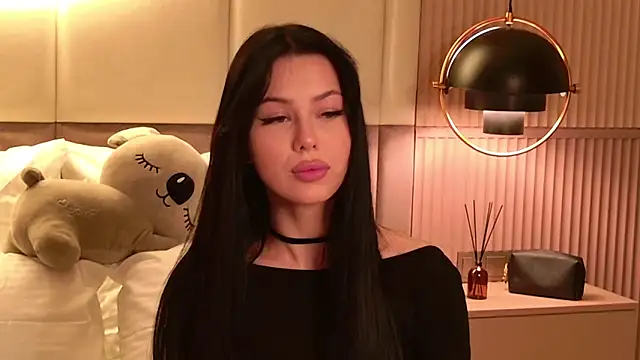 Leya Foxhall online show from 18, 11, 2025