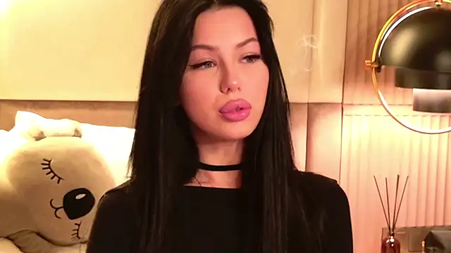 Leya Foxhall online show from 24, 11, 2025