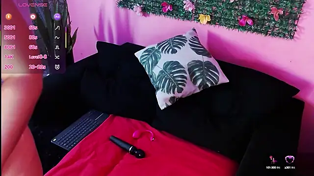 Snapshot of DianaGom chatting on 8, 10, 2025 DianaGom online show from 8, 10, 2025