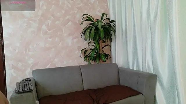 YuliethPetite online show from 5, 5, 2026
