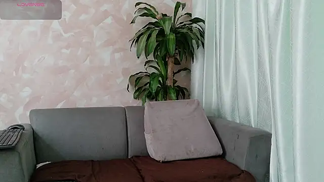 YuliethPetite online show from 4, 5, 2026