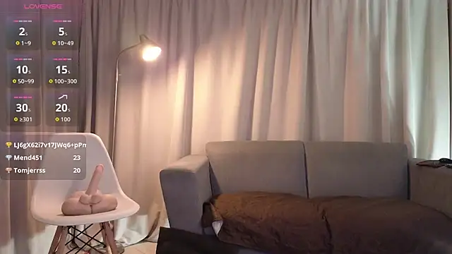 YuliethPetite online show from 16, 12, 2025