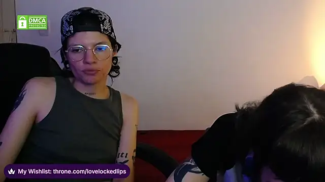 lovelockedlips online show from 7, 4, 2026