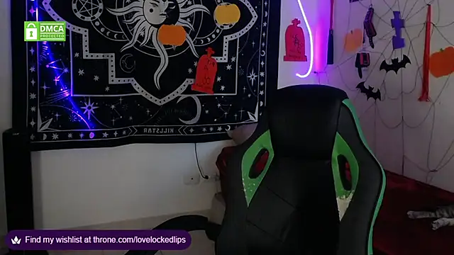 lovelockedlips online show from 2, 11, 2025