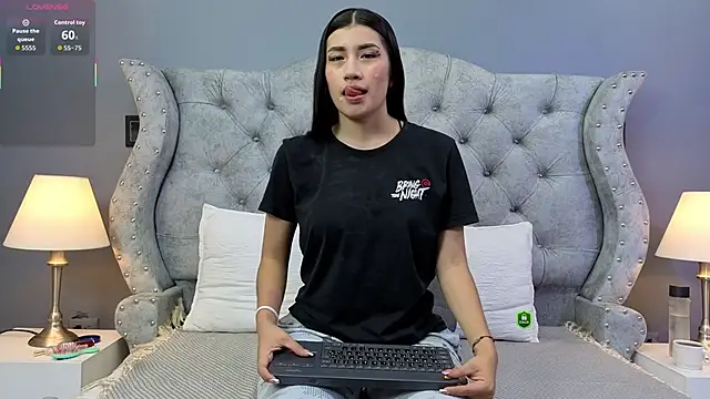 Lili Opal online show from 3, 2, 2026