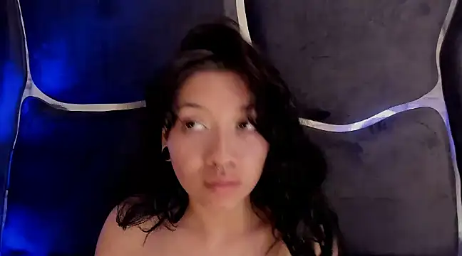 Snapshot of LauryAndNarem69 chatting on 18, 3, 2025 LauryAndNarem69 online show from 18, 3, 2025