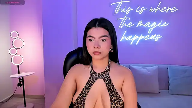 Snapshot of CandaseRussell chatting on 11, 10, 2025 CandaseRussell online show from 11, 10, 2025