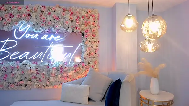 Snapshot of CandaseRussell chatting on 24, 11, 2025 CandaseRussell online show from 24, 11, 2025