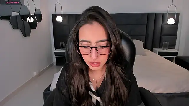 LarisaSmirnov online show from 1, 2, 2026