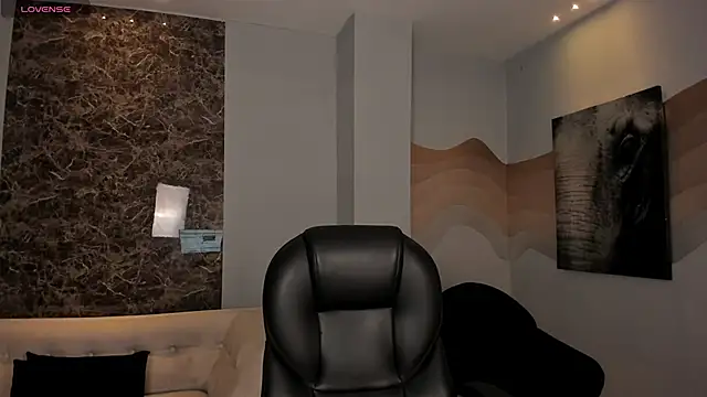 MaiaCollins online show from 12, 11, 2025