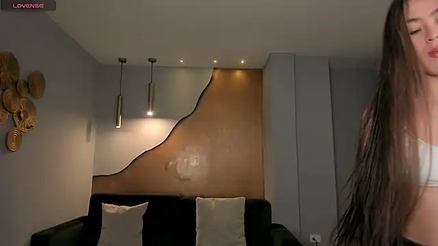 MaiaCollins online show from 6, 11, 2025